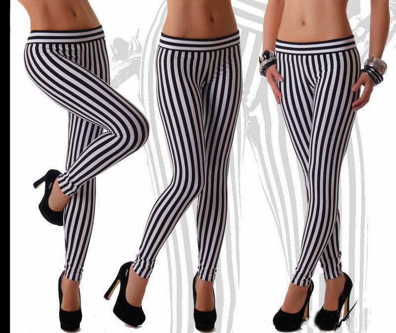 F8458  Black & White Stripes Print Legging